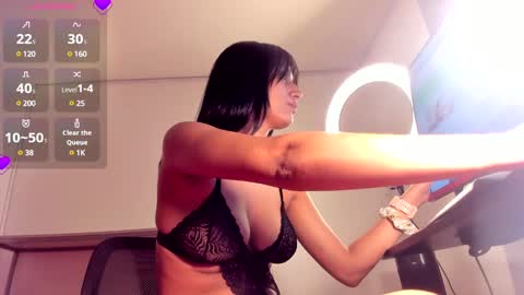 Snapshot of carla_and_robert chatting on 12.28.24 carla and robert online show from 12.28.24