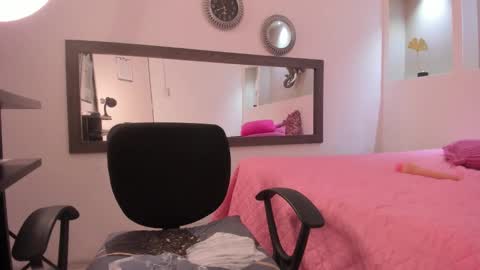 Snapshot of carla_and_robert chatting on 02.23.25 carla and robert online show from 02.23.25