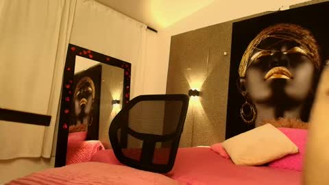 Snapshot of carla_and_robert chatting on 03.05.25 carla and robert online show from 03.05.25