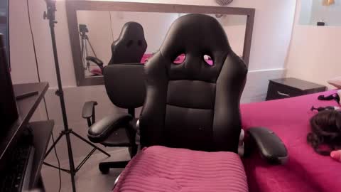 Snapshot of carla_and_robert chatting on 03.12.25 carla and robert online show from 03.12.25