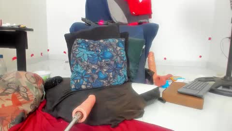 Snapshot of carla_prestige chatting on 10.10.25 carla_prestige online show from 10.10.25