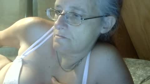 carleeswoman08 online show from 06.19.26