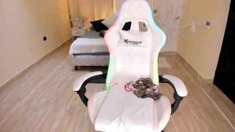 Snapshot of carleewinter chatting on 12.14.24 Alejandra online show from 12.14.24