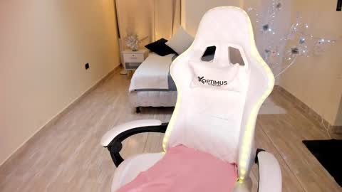 Snapshot of carleewinter chatting on 12.22.24 Alejandra online show from 12.22.24