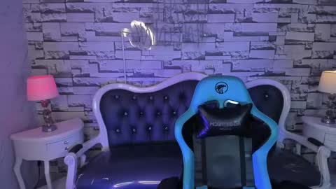 Snapshot of carlie_mayer chatting on 12.28.24 CARLYE online show from 12.28.24