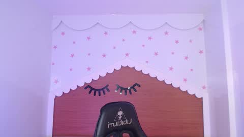 Snapshot of carlie_mayer chatting on 10.23.25 CARLYE online show from 10.23.25