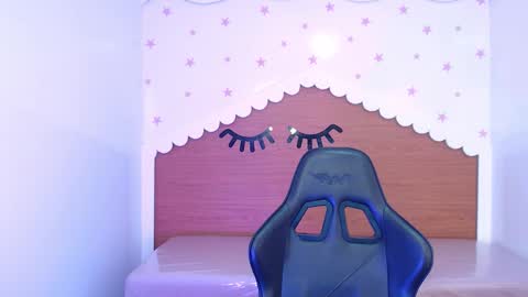 Snapshot of carlie_mayer chatting on 11.21.25 CARLYE online show from 11.21.25