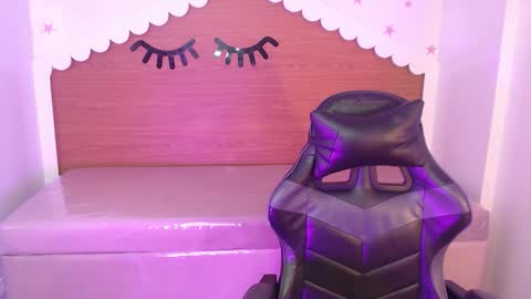 Snapshot of carlie_mayer chatting on 12.23.25 CARLYE online show from 12.23.25