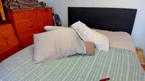 Snapshot of carliescott_meow chatting on 11.16.25 Carlie online show from 11.16.25