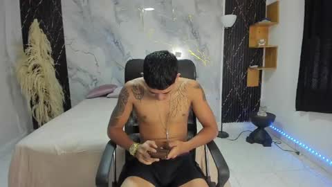 Snapshot of carlitosex09 chatting on 04.13.26 master online show from 04.13.26