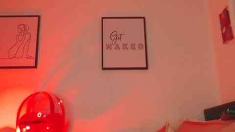 Snapshot of carlymonroee_ chatting on 02.25.25 Littlecarly online show from 02.25.25