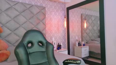 caro_adams1 online show from 11.17.25