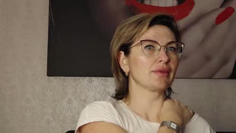 Snapshot of carojhones chatting on 02.10.25 CaroJhones online show from 02.10.25