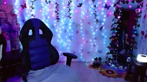 Snapshot of carol20_1994 chatting on 11.29.25 Carolina online show from 11.29.25