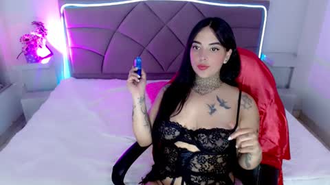 Snapshot of carolaine01 chatting on 10.24.25 Carolaine01 online show from 10.24.25