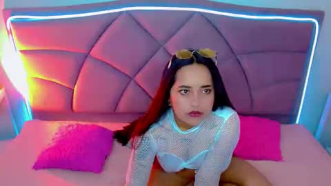 Snapshot of carolaine01 chatting on 11.13.25 Carolaine01 online show from 11.13.25