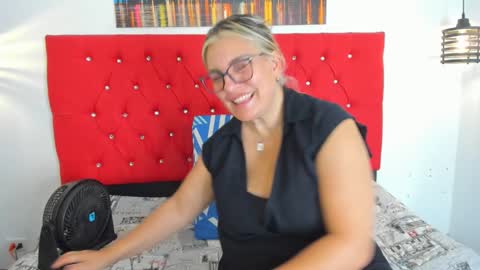 Snapshot of carolinacrus01 chatting on 10.05.25 Carolina online show from 10.05.25