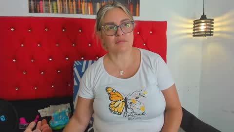 Snapshot of carolinacrus01 chatting on 10.06.25 Carolina online show from 10.06.25