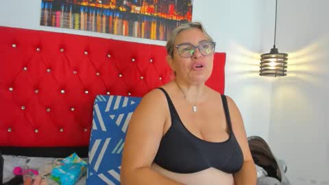 Snapshot of carolinacrus01 chatting on 11.04.25 Carolina online show from 11.04.25