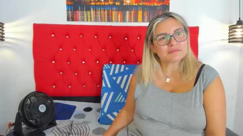 Snapshot of carolinacrus01 chatting on 11.23.25 Carolina online show from 11.23.25