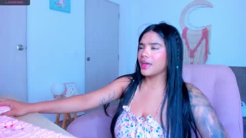 Snapshot of carolinalovehot chatting on 02.18.25 Carolina online show from 02.18.25