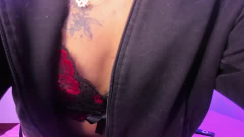 Snapshot of caroline_cute7 chatting on 04.09.26 caroline 3 online show from 04.09.26