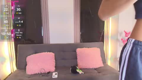 Snapshot of caroline_foster1 chatting on 06.19.26 caroline_foster1 online show from 06.19.26