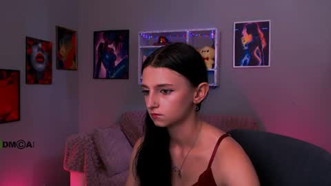 Snapshot of caroline_honeyy chatting on 06.11.26 Caroline online show from 06.11.26