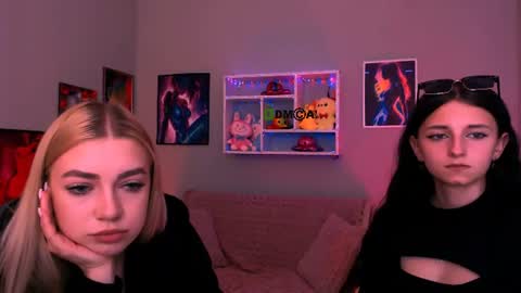 Snapshot of caroline_honeyy chatting on 06.17.26 Caroline online show from 06.17.26