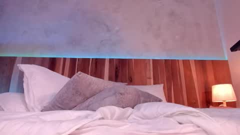 Caroline online show from 12.13.25