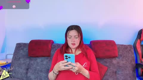 Carolinhe  online show from 09.11.25