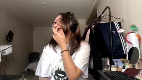 Snapshot of carrollaforte chatting on 11.28.25 Emilia online show from 11.28.25