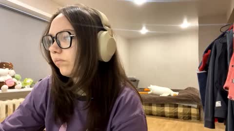 Emilia online show from 12.17.25