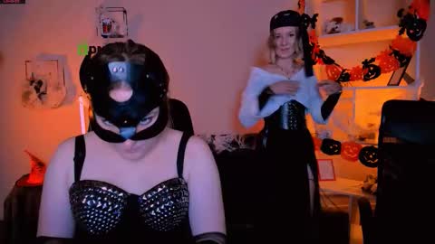 Snapshot of casey_meow_ chatting on 10.21.25 casey_meow_ online show from 10.21.25