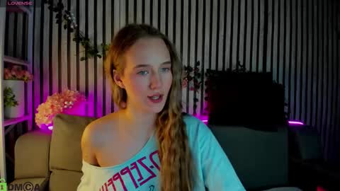 Snapshot of casey_sweeet chatting on 02.19.26 Casey sweeet online show from 02.19.26