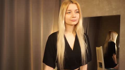 Snapshot of cassie130505 chatting on 01.11.25 Cassie online show from 01.11.25