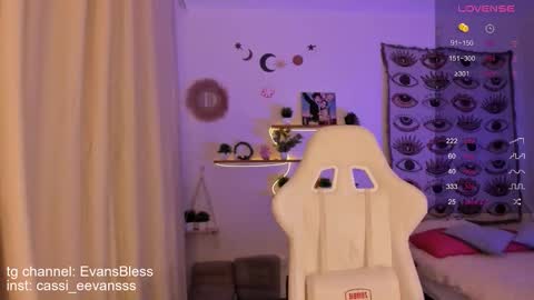Snapshot of cassie_evansss chatting on 09.17.25 Cassie online show from 09.17.25