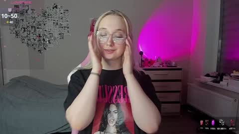 Cassie Rosss online show from 12.20.24