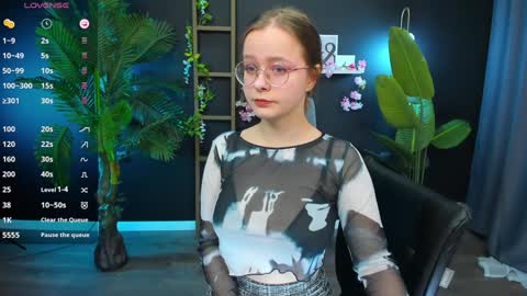 Snapshot of cassiecool chatting on 01.18.25 assie online show from 01.18.25