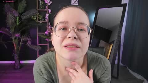 Snapshot of cassiecool chatting on 03.08.25 assie online show from 03.08.25