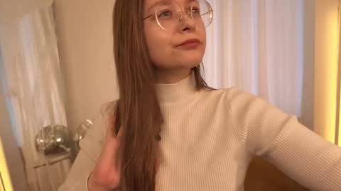 Snapshot of cassiecool chatting on 11.02.25 assie online show from 11.02.25