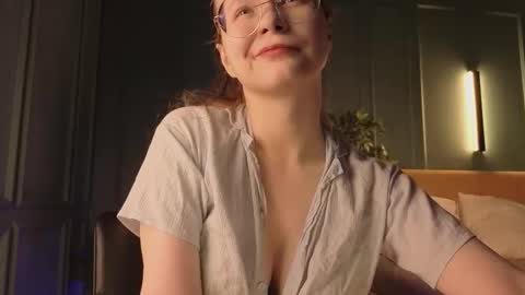 Snapshot of cassiecool chatting on 12.03.25 assie online show from 12.03.25