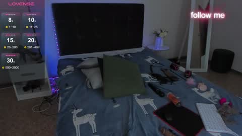 Snapshot of cassieevanss chatting on 12.23.24 Cassie online show from 12.23.24