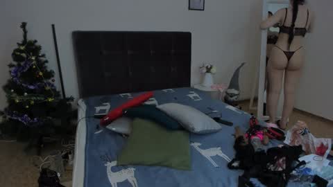 Snapshot of cassieevanss chatting on 01.04.25 Cassie online show from 01.04.25