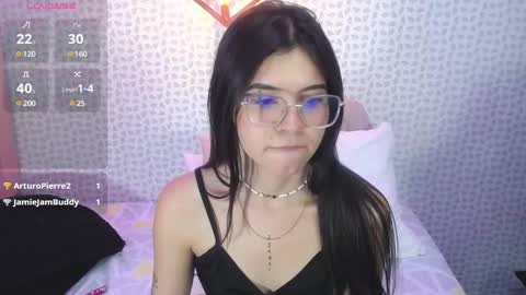 Snapshot of cassiehoward14 chatting on 02.11.25 cassiehoward14 online show from 02.11.25