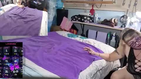 Snapshot of castrated_julie chatting on 11.29.25 castrated julie online show from 11.29.25