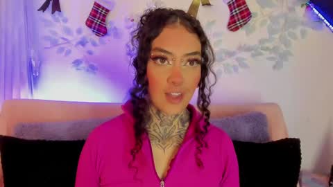 Cata green model independient online show from 12.20.24