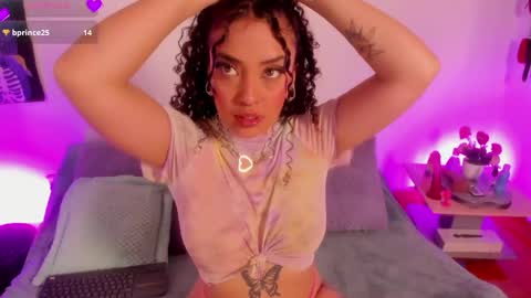 Cata green model independient online show from 04.17.26