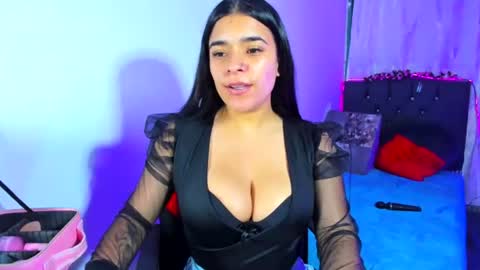 Snapshot of cata_lina_132 chatting on 07.21.26 catalina online show from 07.21.26