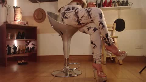 Catalina bruce2 online show from 10.08.25